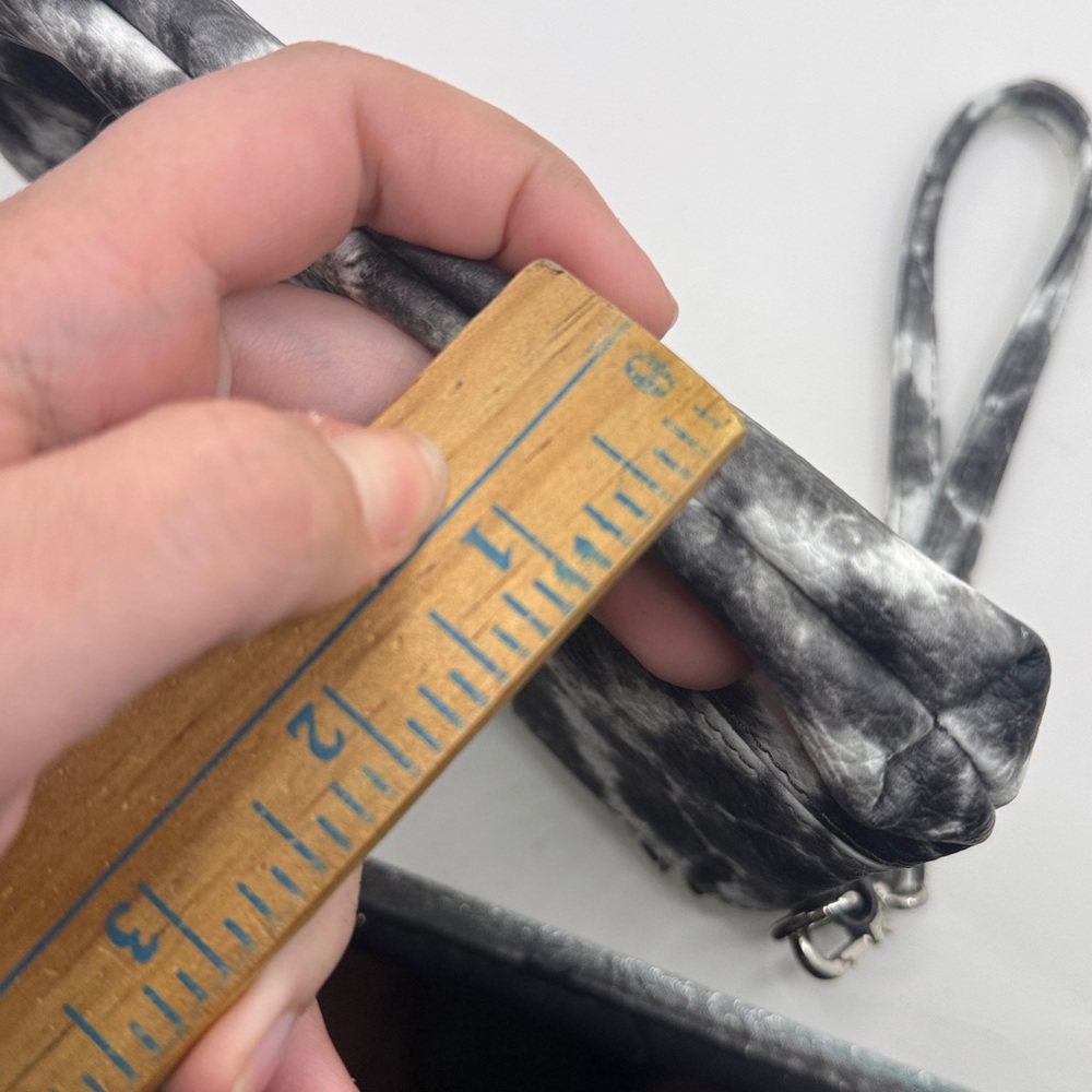 Steve Madden Monochrome Gray White Tie Dye Wristlet Bag Purse Wallet - Picture 12 of 12